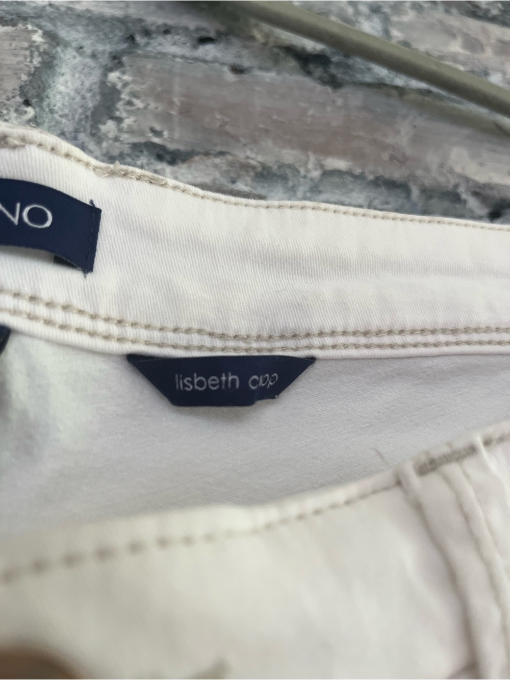 Bandolino Lisbeth Curvy Crop Floral Embroidery White Jeans in excellent like new - Picture 7 of 12